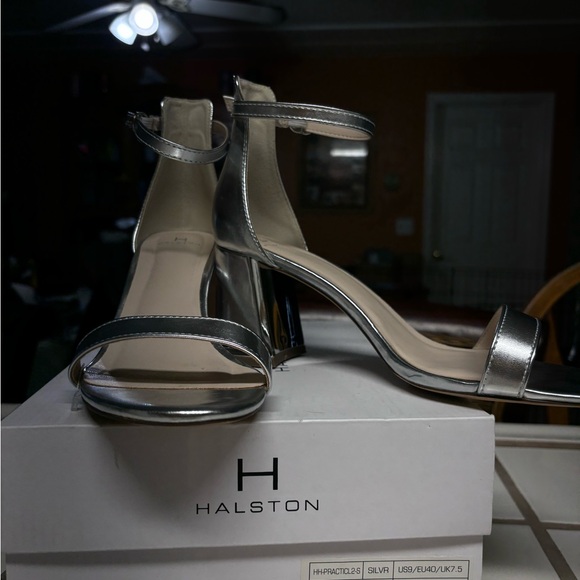 Halston silver heels - Picture 4 of 4